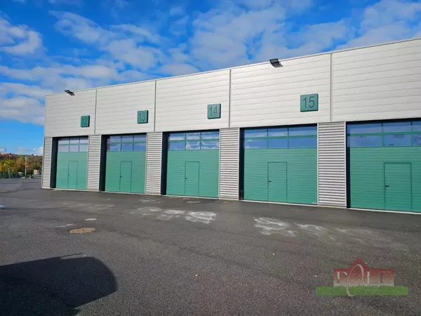 ESTRABLIN, Local commercial 'Entrepôt' de 83 m²