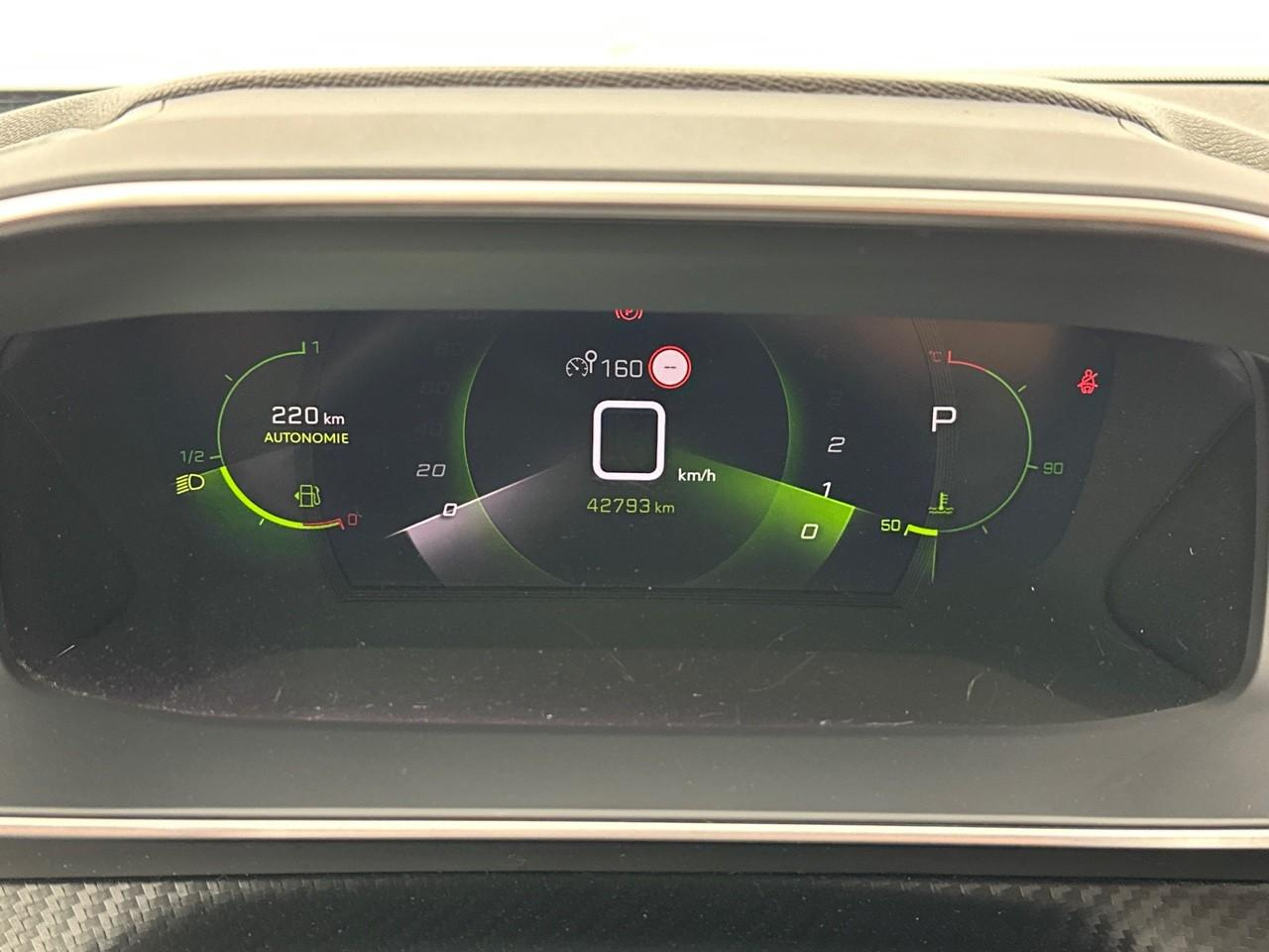 Peugeot 2008 puretech 130 s&s eat8 allure pack — photo 21