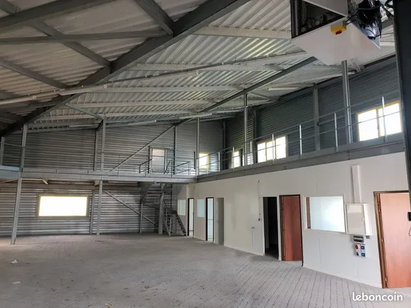 Local professionnel / Entrepôt 500 m² - Saint-Léonard - Zone de la Liane