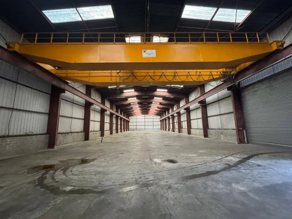 Local d'activité 1800 m²