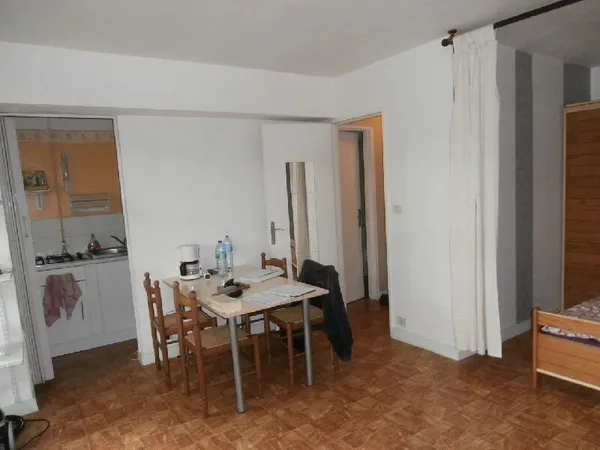 Studio 1 pièce 28 m²