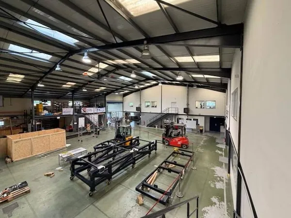 Local d'activité 1620 m²