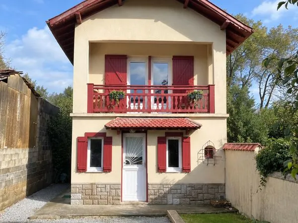 À LOUER - Petite maison T2 avec jardin et parking - Salies-de-Béarn