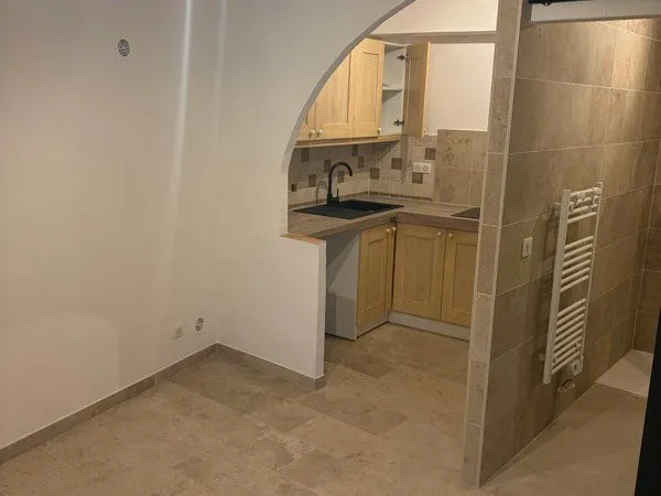 Bureau et espace de travail Location Callian 1p 17m² 480€