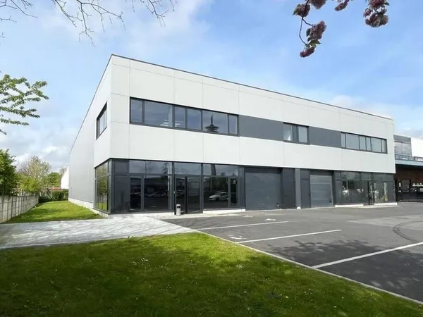 Local d'activité 1163 m²