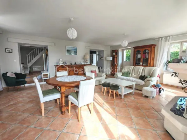 Maison familiale parfaitement entretenue avec jardin et au calme