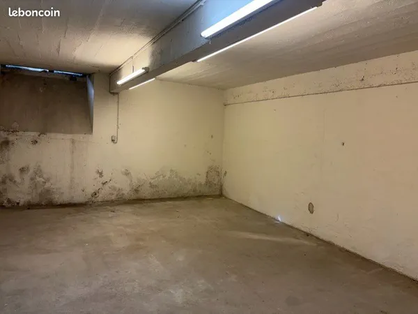 Local en sous sol - cave - Biarritz centre