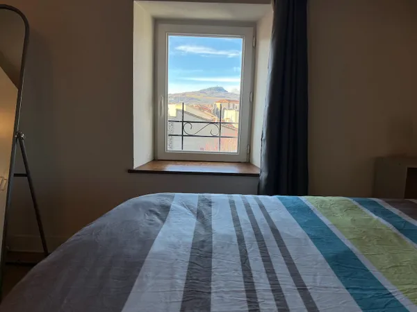 Loue grande chambre dans appt spacieux meublé