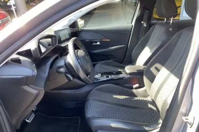 Peugeot 208 electrique 50 kwh 136ch — photo 12