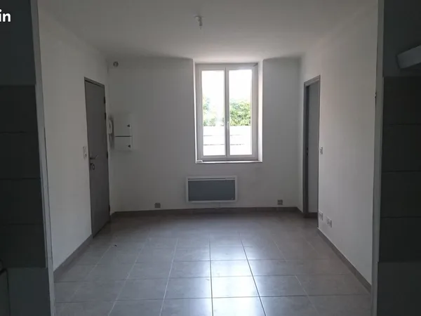 P2+ 45 m² - traversant - calme - RDC - cour arborée - Jardins de la Fontaine - Nîmes Disponible sept