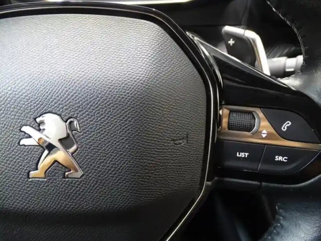 Peugeot 2008 1.2 puretech 130ch s&amp;s allure pack eat8 — photo 15