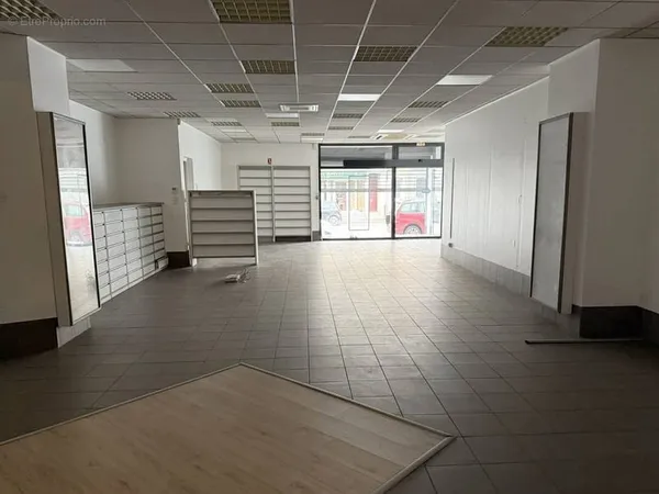 A Auch, à vendre immeuble (local commercial et appartement 3 pièces)