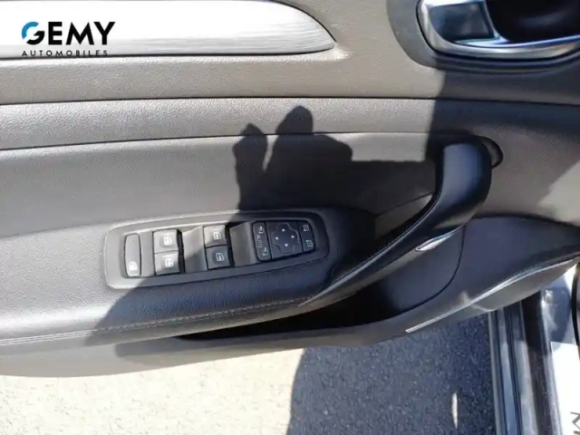 Renault Megane mégane iv berline tce 130 energy edc — photo 14