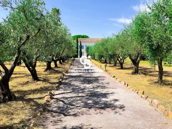 Mas provençal du 19 ème siècle avec tennis et piscine - 83210 So