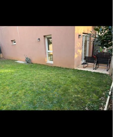 Apparemment Rez de jardin T2 + parking