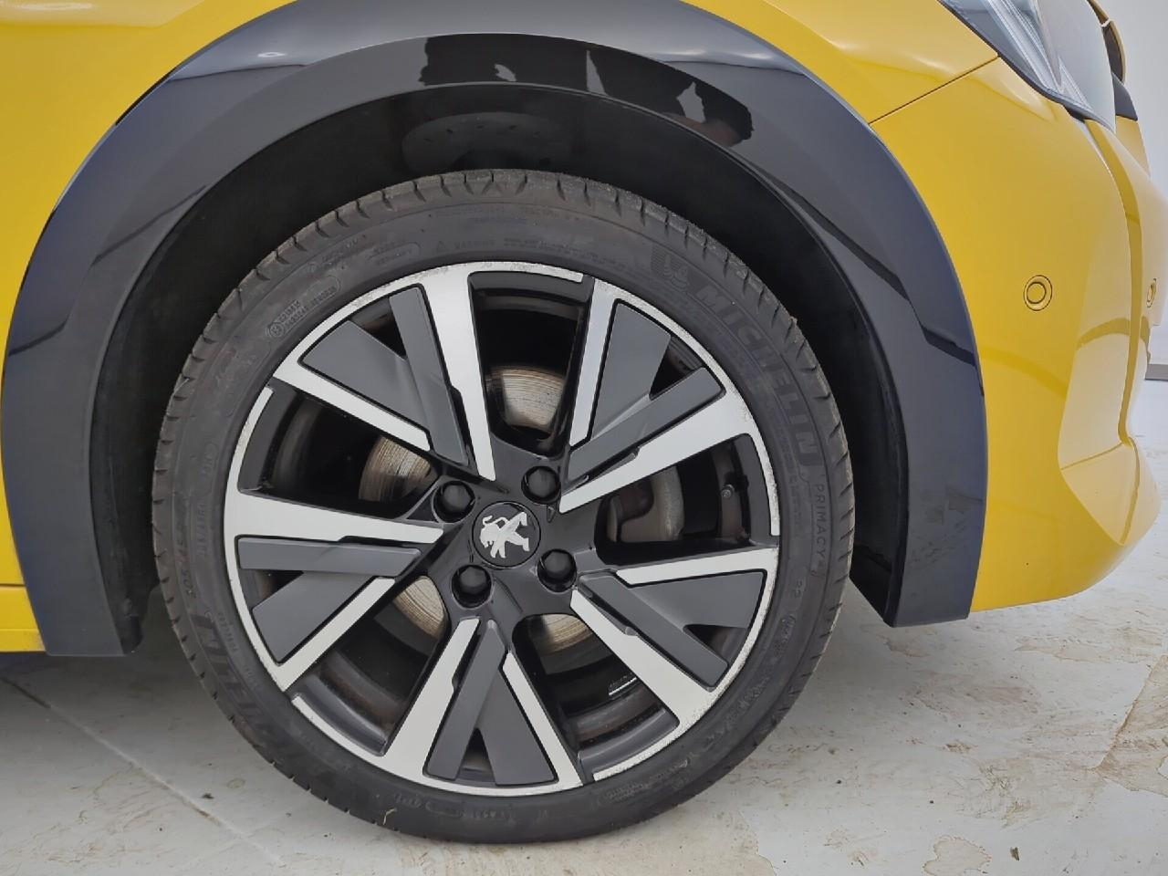 Peugeot 208 puretech 100 s&s eat8 gt — photo 31