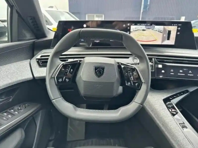 Peugeot 5008 electrique 210ch batterie 73 kwh allure — photo 9