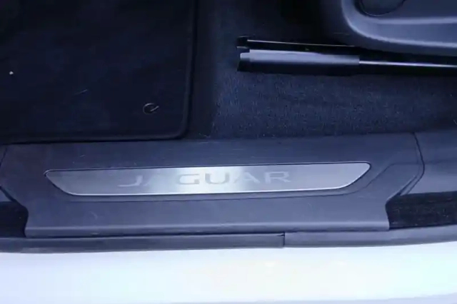 Jaguar F-Pace 2.0 d - 180 ch awd bva8 — photo 35