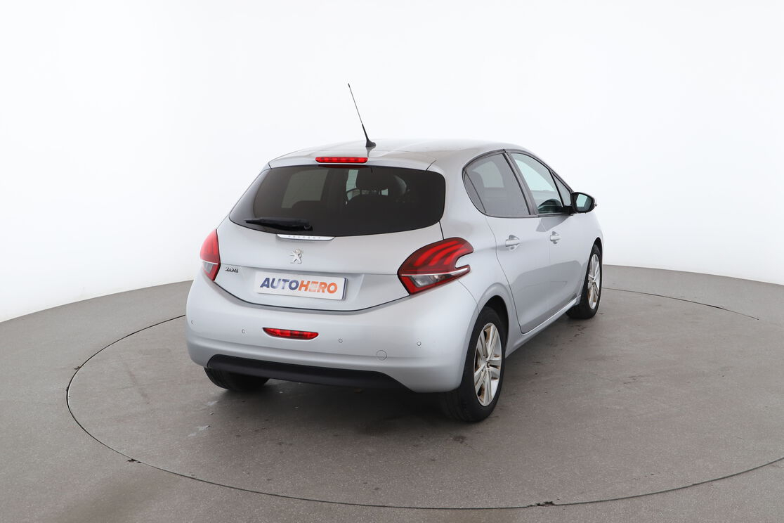Peugeot 208 1.6 Blue-HDi Style — photo 5