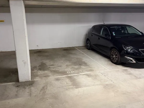 Place de parking en sous-sol à louer - Montévrain