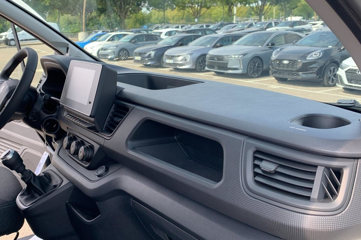 Renault TRAFIC FOURGON — photo 13
