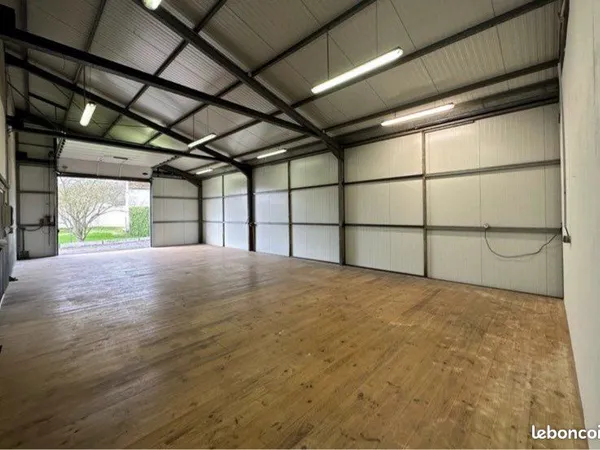 Location bâtiment 110m2 (stockage, activité pro, particuliers)