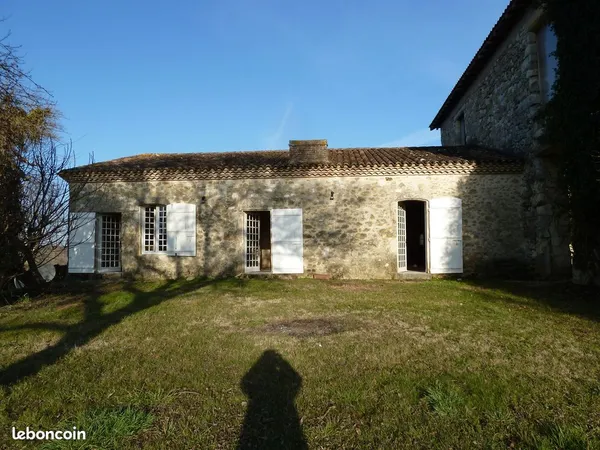Proche Bazas, Langon, Marmande, La Réole. Aile de Manoir du 17ème siècle de plein pied