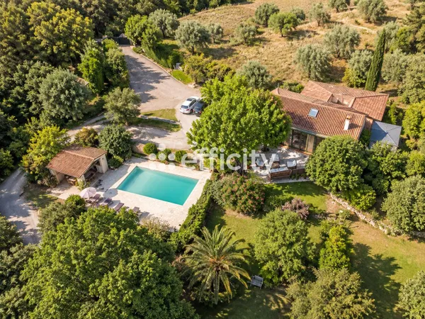 Maison 6 pièces 207 m²