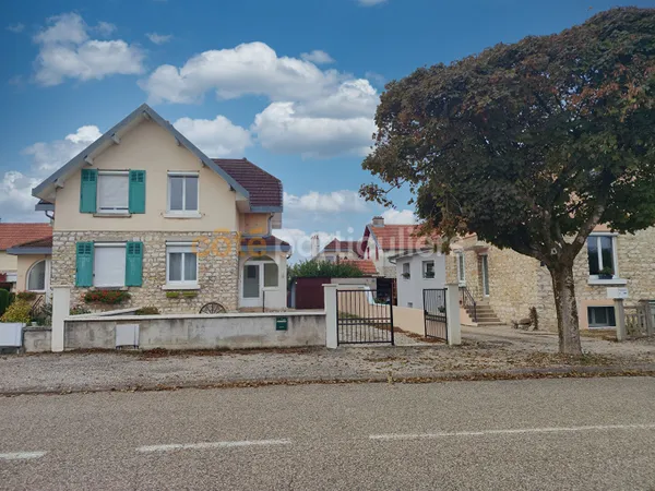 Maison mitoyenne de 3 chambres avec sous-sol et garage à Tavaux