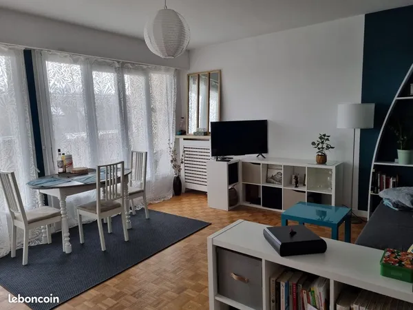 Appartement entre les places du Lycée et de la Madeleine