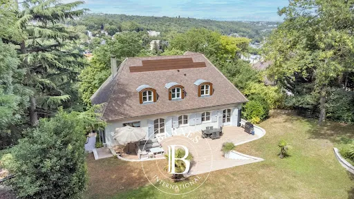 Maison 10 pièces 364 m²
