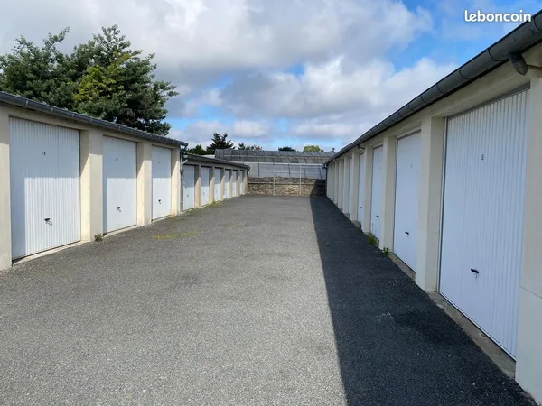 Garage fermé / Rue Claude Bernard