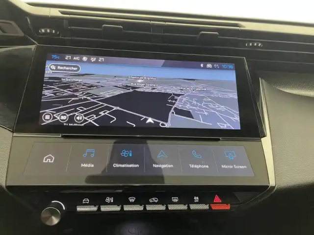 Peugeot 308 phev 180 e-eat8 — photo 20