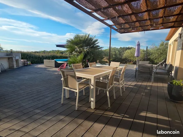 Villa de plain pied 135 m² avec piscine avec terrain plat de 800 m² arboré