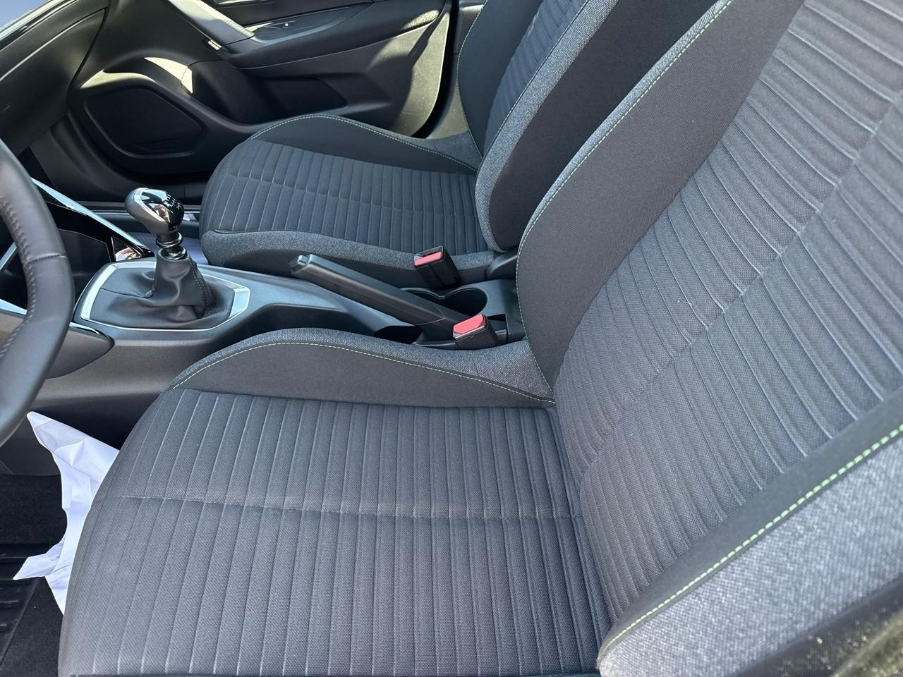 Peugeot 2008 1.2 puretech 100ch s&s active — photo 9