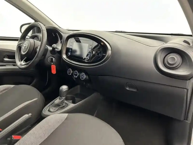 Toyota Aygo 1.0 s-cvt 72 dynamic — photo 20