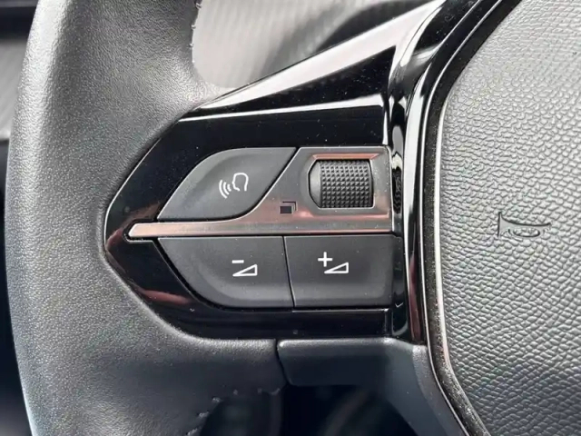 Peugeot 208 electrique 50 kwh 136ch — photo 18