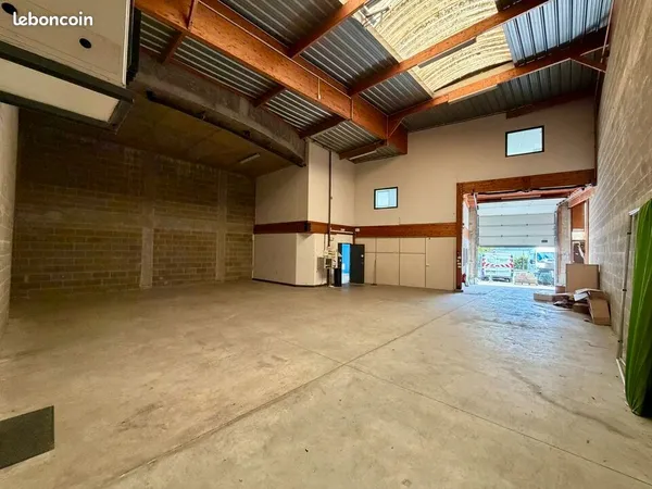 LOCAL D'ACTIVITE 305 m² GOUSSAINVILLE