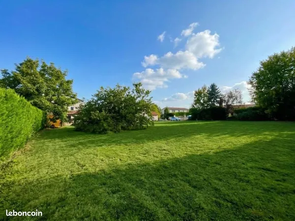 Terrain 827 m² Tramoyes