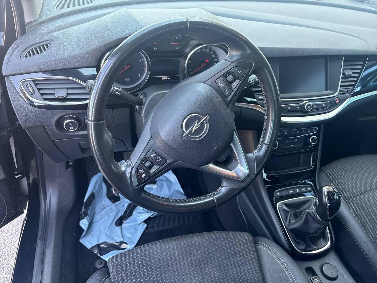 Opel Astra 1.2 turbo 110 ch bvm6 — photo 8