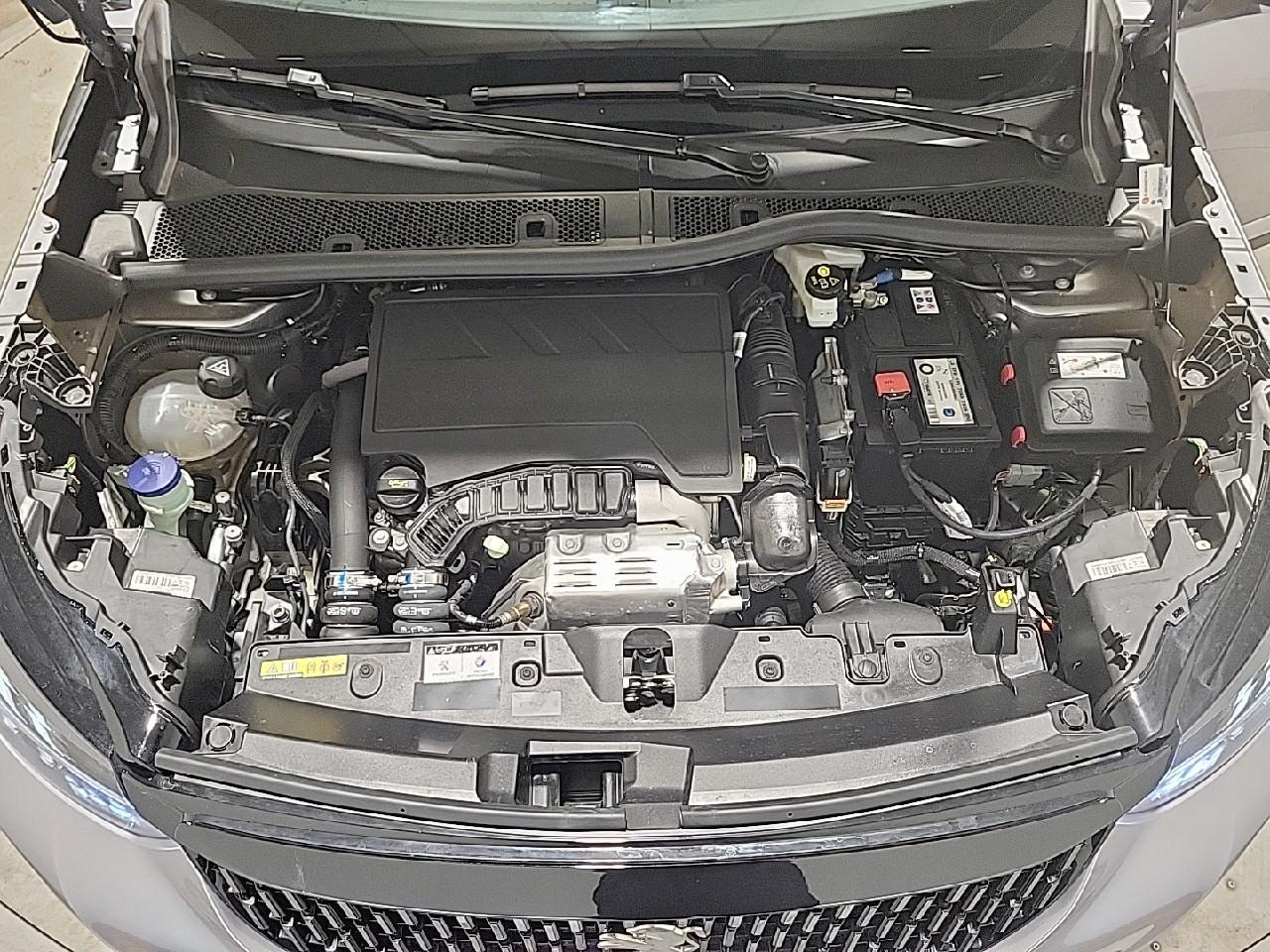 Peugeot 2008 puretech 130 s&s eat8 gt — photo 15