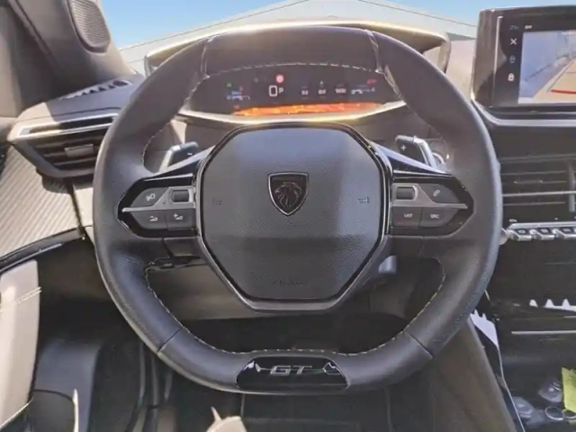 Peugeot 2008 puretech 130 s&amp;s eat8 gt — photo 12