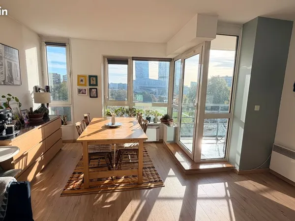 Lille Centre : T3 de 60 m², 6ème étage avec ascenseur, grand balcon avec vue exceptionnelle sans vis