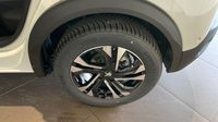 Peugeot 2008 1.2 PureTech 130ch S&S GT — photo 11