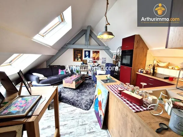LONS-LE-SAUNIER (39 JURA), à vendre appartement sous combles centre-ville, 2 chambres, 65 m² au sol,