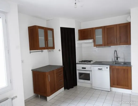 F3 avec cuisine équipée, sécurisé, 2eme étage 68m² avec ascenseur, cave et garage pour 2 véhicules