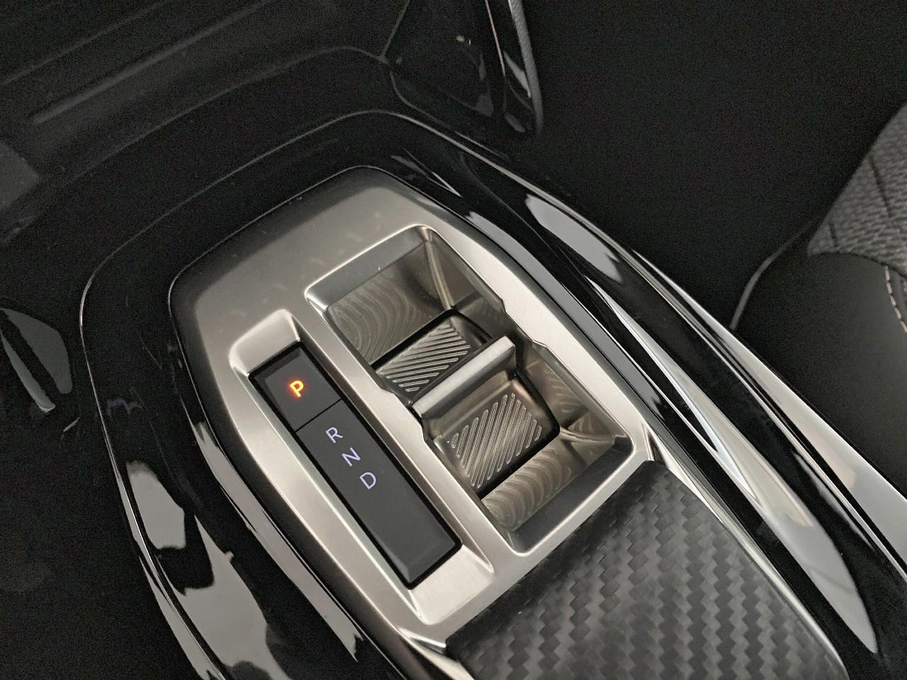 Peugeot 2008 hybrid 145 ch e-dcs6 allure — photo 15