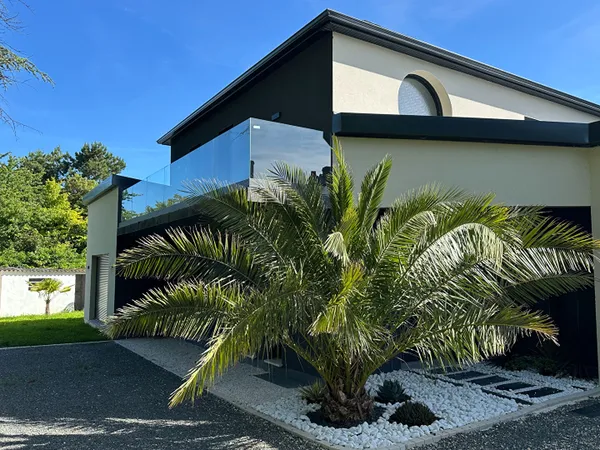 Maison 9 pièces 275 m²