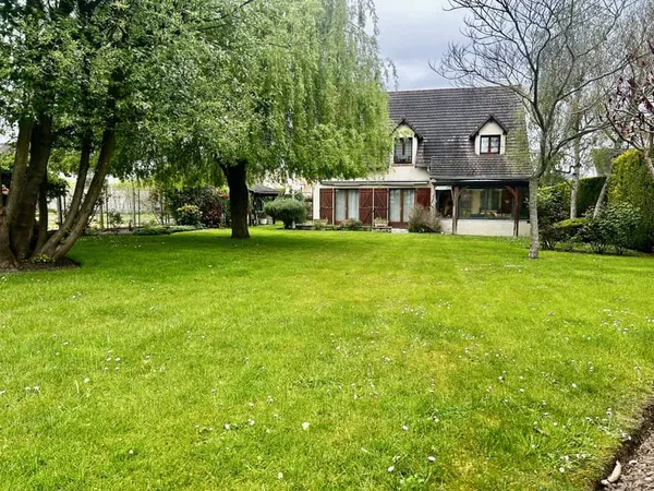 FRENEUSE PROCHE ECOLES ET COMMERCES