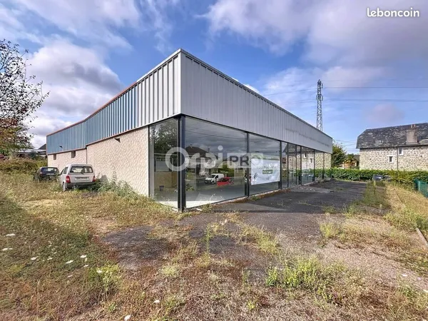 Local commercial 551 m²